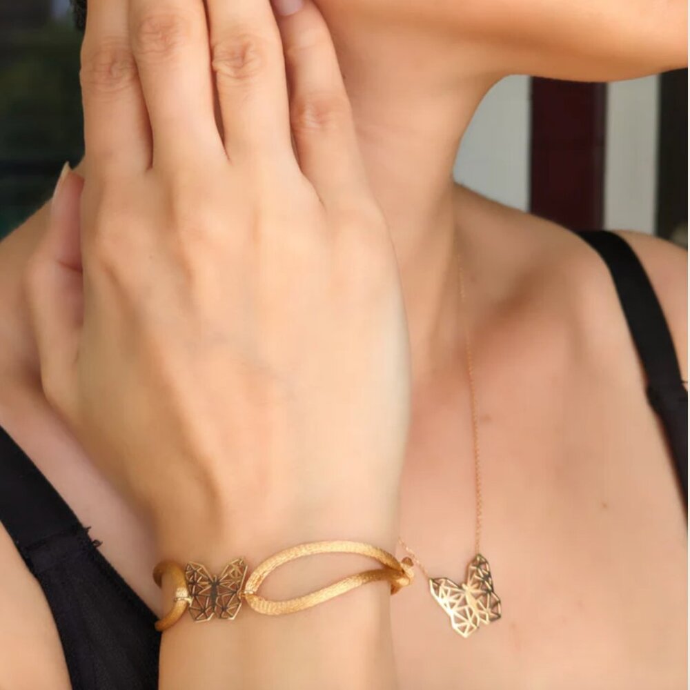 18k Gold Butterfly Necklace - Picture 8 of 8